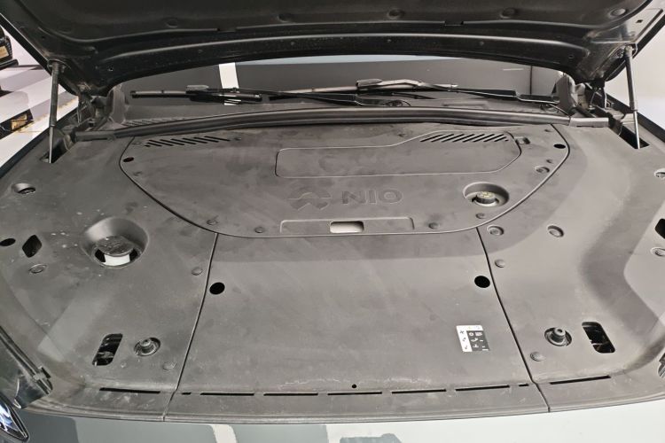 蔚来ES8 2024款 100kWh 签名版机舱底盘24
