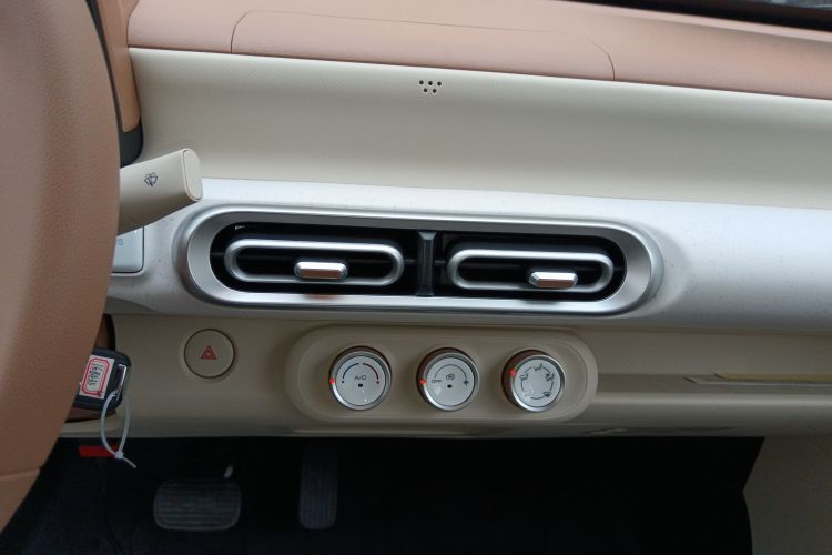 五菱汽车 宏光MINIEV 2024款 第三代 215km 青春版中控内饰16