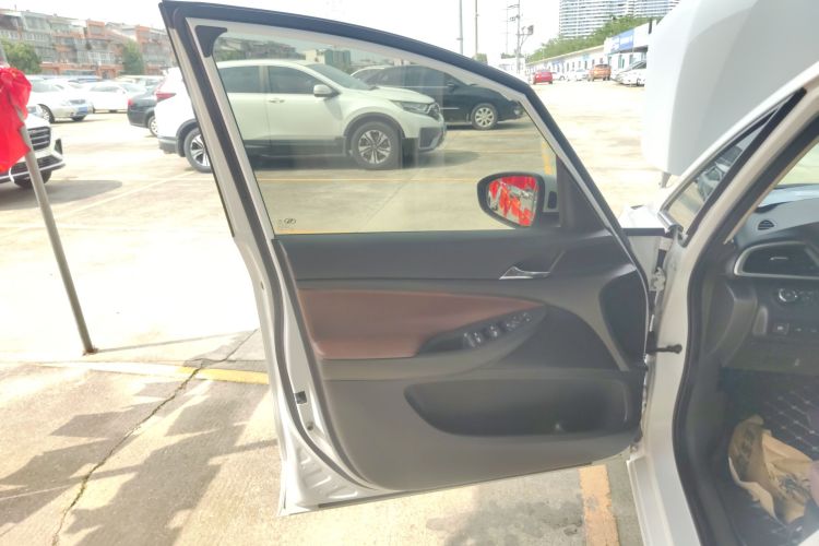 别克GL6 2019款 18T 6座互联尊贵型 国V中控内饰7007