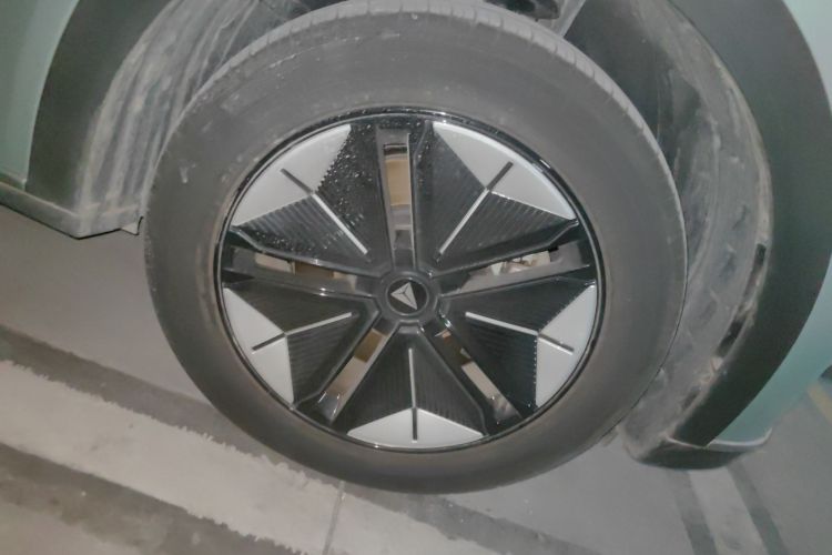 深蓝汽车 深蓝S07 2023款 200Max增程版车身外观10