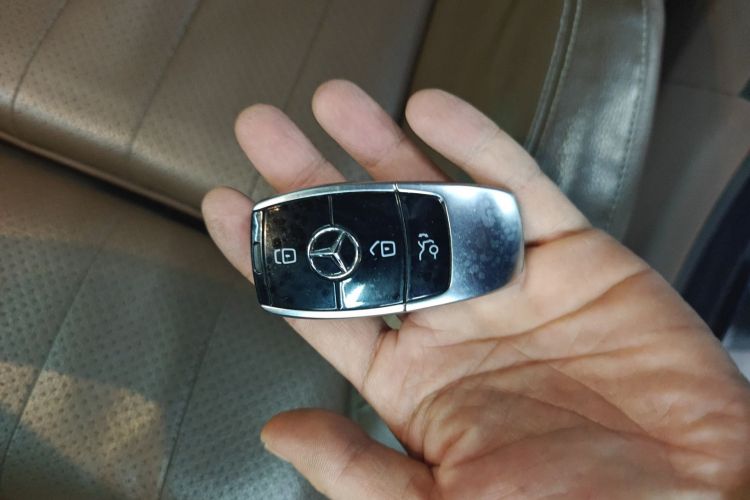 奔驰E级 2020款 E 260 L中控内饰7001