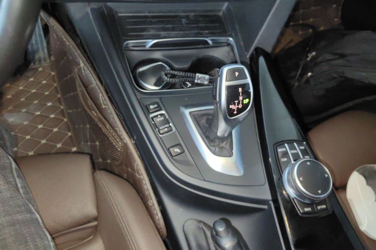 宝马3系 2018款 320Li 领先型M运动套装中控内饰18