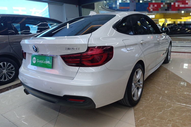 宝马3系GT 2019款 320i M运动套装车身外观7