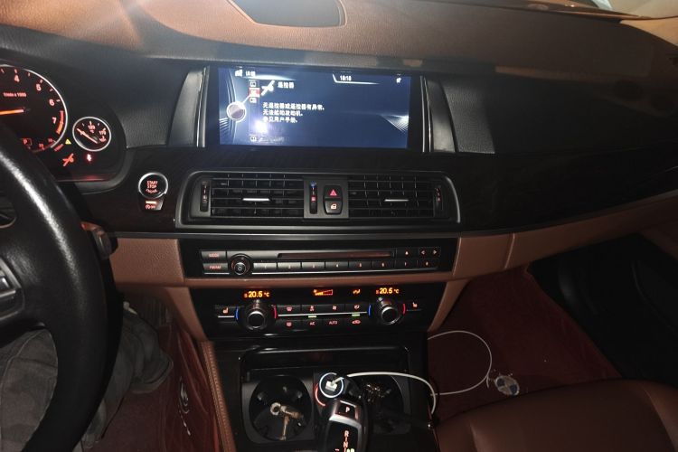 宝马5系 2014款 525Li 领先型中控内饰16