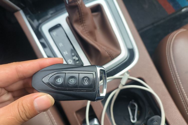 猎豹汽车 猎豹CS10 2017款 2.0T 自动都市型中控内饰11