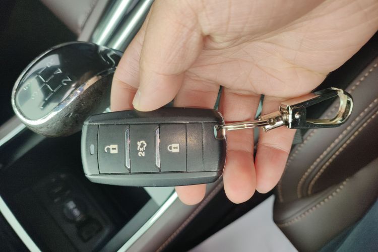 长安 逸动 2018款 1.6L GDI 手动领尚型中控内饰11