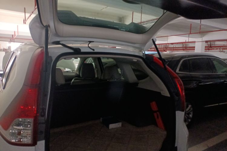 本田CR-V 2012款 2.0L 四驱经典版机舱底盘23