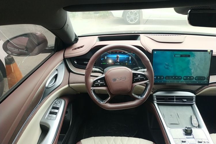 比亚迪 海豹 2023款 DM-i 1.5T 121km 旗舰型局部细节13