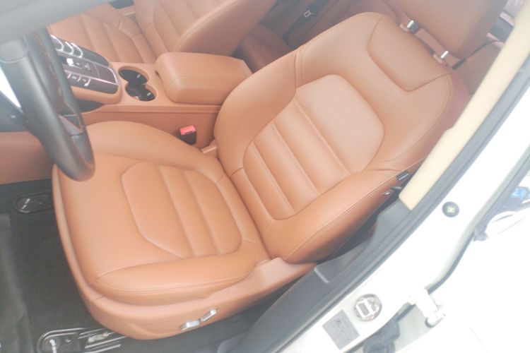 众泰SR9 2017款 2.0T 自动极致之梦版中控内饰19