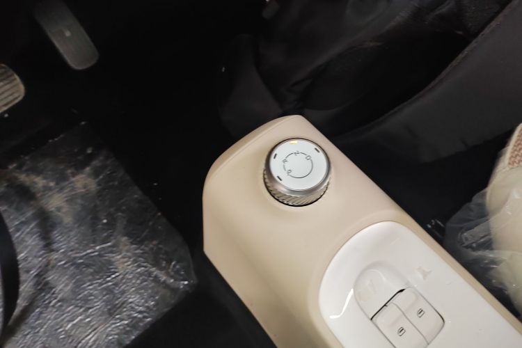 五菱汽车 宏光MINIEV 2024款 第三代 215km 青春版中控内饰18