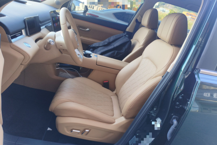 蓝电E5 PLUS 2026款 165km 长续航先享版Ultra 7座中控内饰19