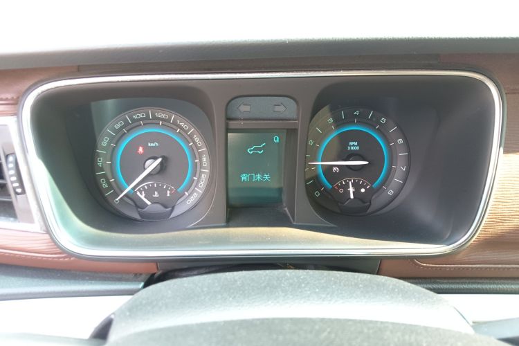 别克GL8 2014款 3.0L GT豪华商务豪雅版中控内饰14