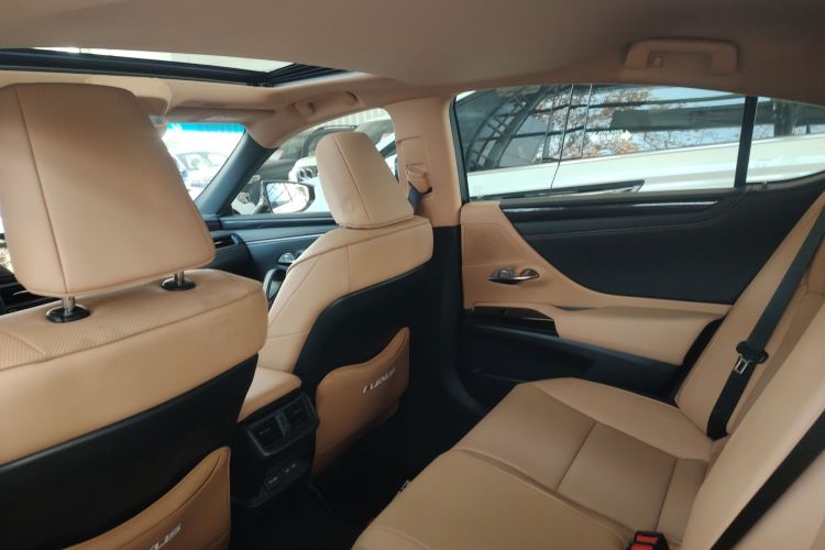 雷克萨斯ES 2023款 200 卓越版中控内饰22