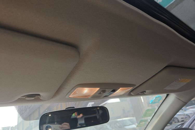 三菱 欧蓝德(进口) 2013款 2.4L 四驱豪华导航版 7座局部细节22