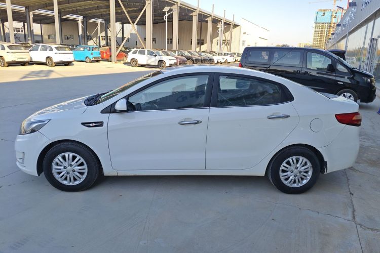 起亚K2 2012款 三厢 1.4L MT GLS纪念版车身外观4