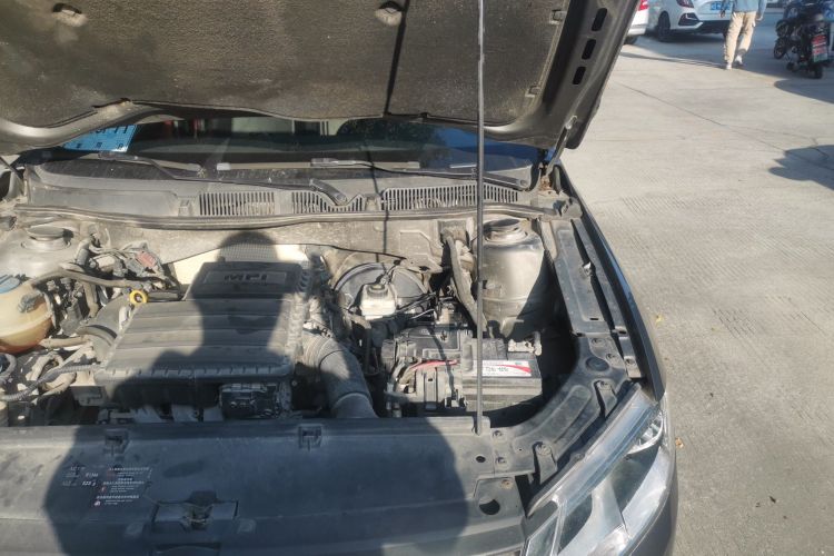 大众 朗逸 2013款 改款经典 1.6L 手动风尚版机舱底盘26