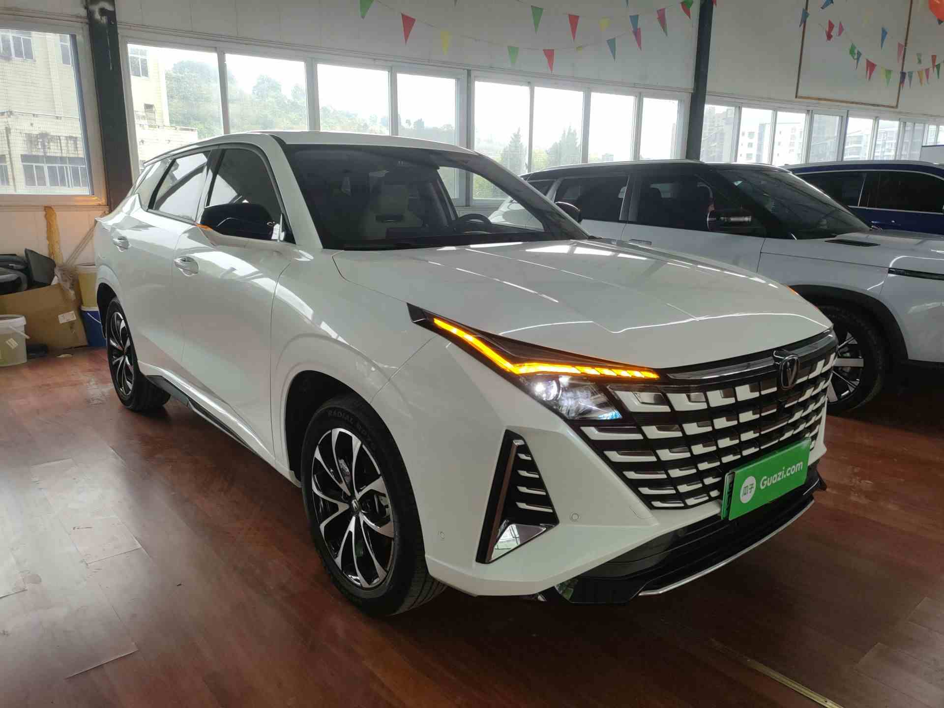 长安UNI-Z新能源 2024款 蓝鲸智电iDD 125km 卓越型(5)
