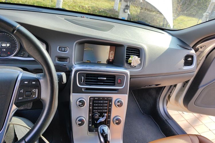 沃尔沃S60 2019款 S60L 改款 T5 智驭菁英版中控内饰16