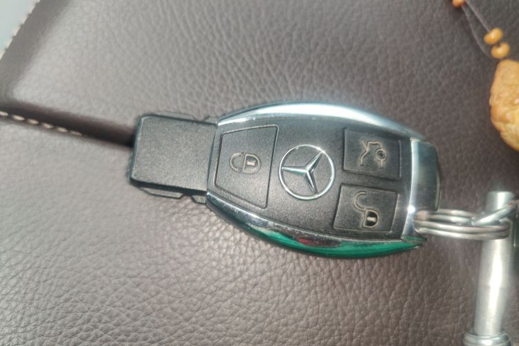 奔驰GLS 2018款 GLS 320 4MATIC中控内饰11