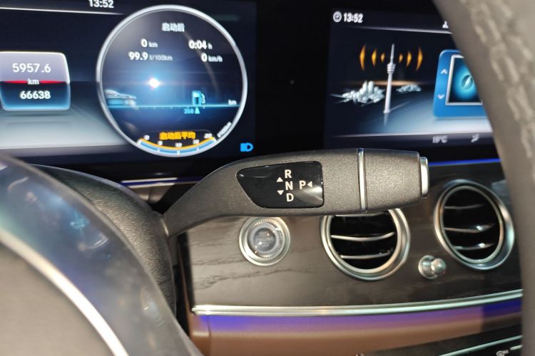 奔驰E级 2020款 改款 E 300 L 运动时尚型局部细节18