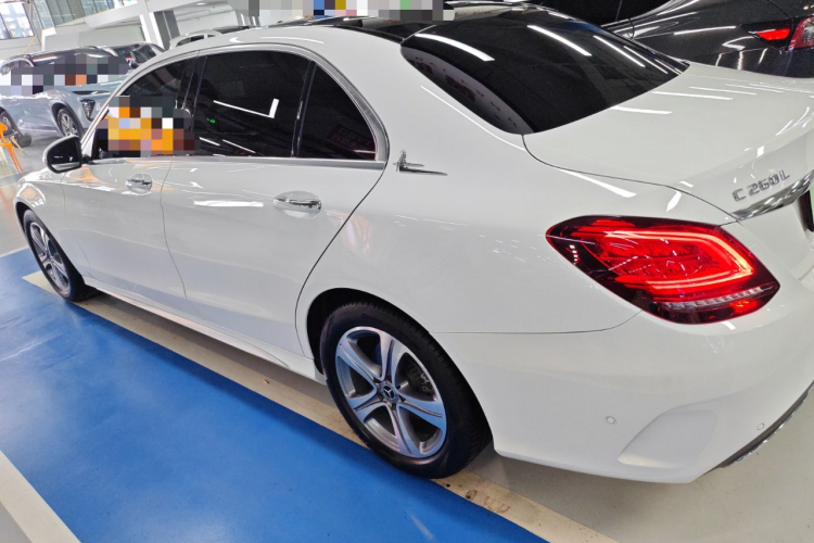 奔驰C级 2021款 C 260 L 运动版车身外观4