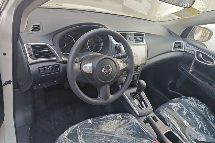 日产 轩逸 2024款 改款二 经典 1.6XL CVT豪华版中控内饰7002