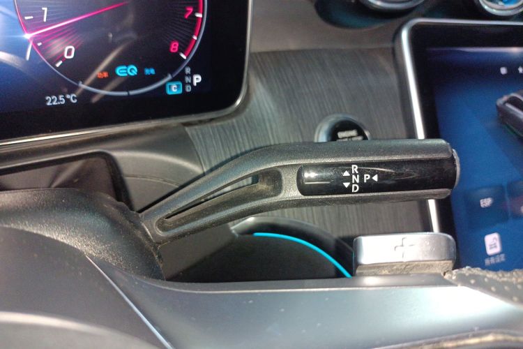 奔驰C级 2022款 C 200 L 运动版中控内饰18