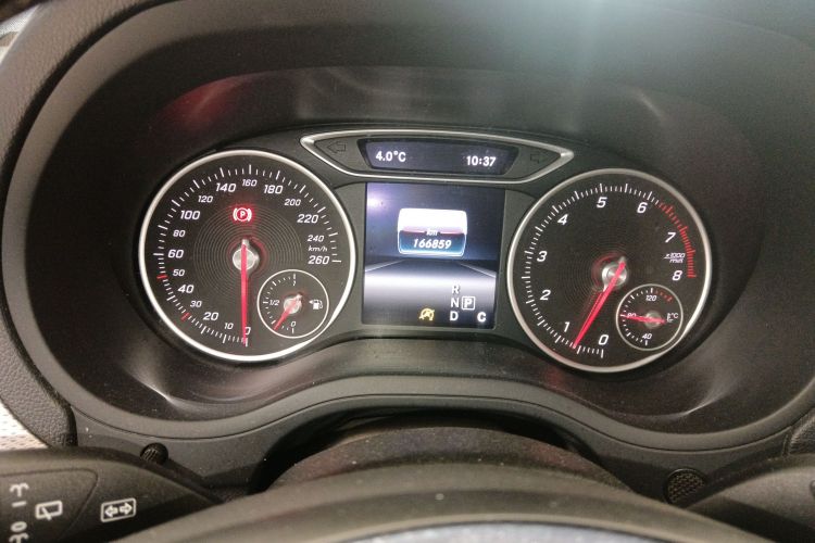 奔驰B级 2015款 B 200 时尚型中控内饰14