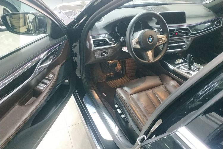 宝马7系 2018款 730Li 领先型 M运动套装中控内饰20