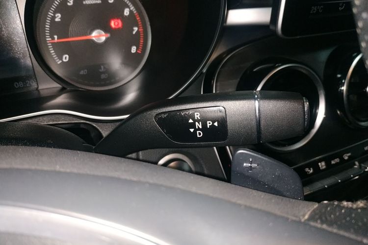 奔驰C级 2017款 改款 C 200 L 运动版中控内饰18