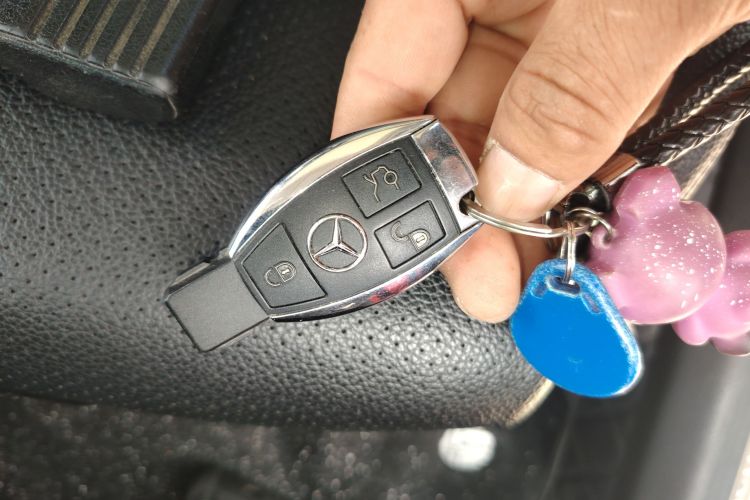 奔驰C级 2017款 改款 C 200 L 运动版中控内饰11