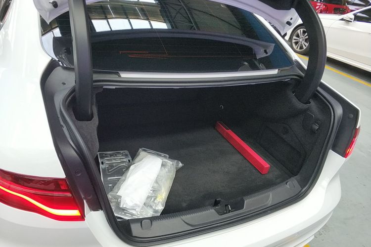 捷豹XEL 2022款 2.0T 250PS R-DYNAMIC S进取运动版局部细节23