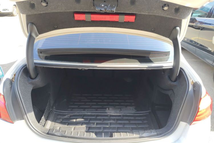 宝马3系 2016款 316i 时尚型机舱底盘23