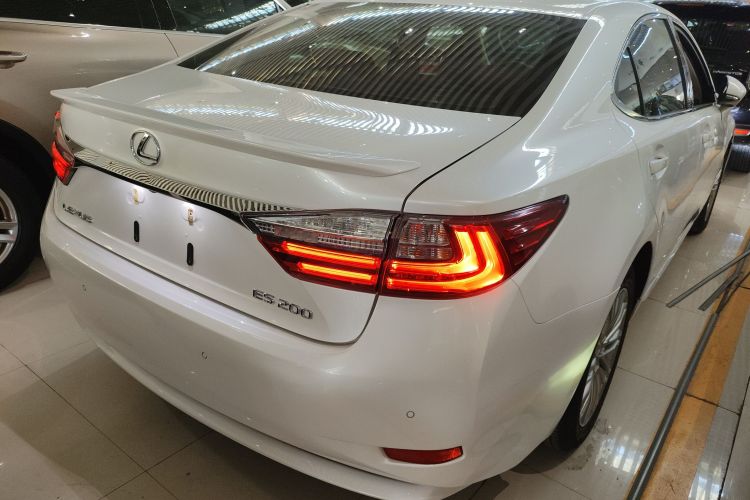 雷克萨斯ES 2015款 200 精英版车身外观7