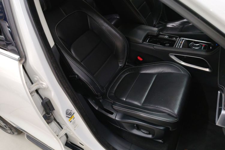 捷豹F-PACE 2016款 3.0 SC 四驱R-Sport运动版局部细节41