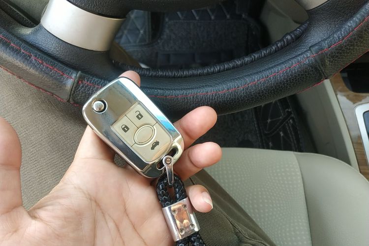 别克 凯越 2015款 1.5L 自动经典型中控内饰7001