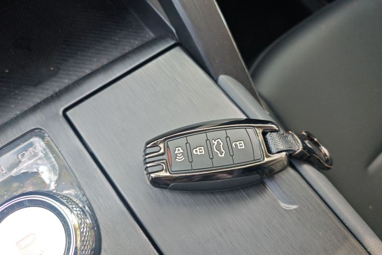 哈弗H6 2022款  第三代 1.5T 自动两驱Supreme+中控内饰11