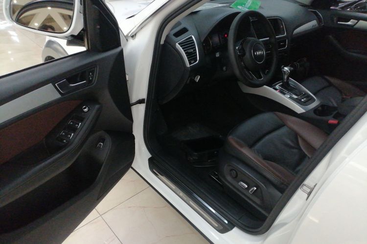 奥迪Q5 2018款 典藏版 40 TFSI 技术型中控内饰7003