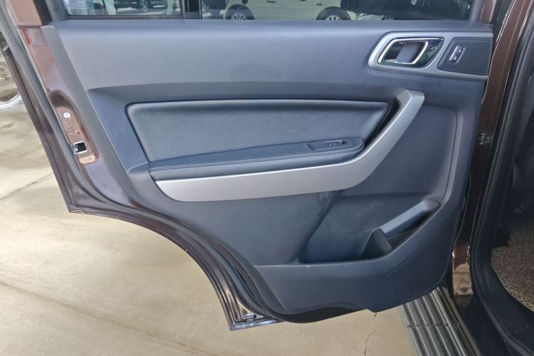 福特 撼路者 2017款 2.0T 汽油自动四驱豪华版 5座中控内饰49