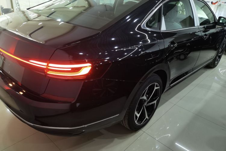 大众 帕萨特 2026款 出众款 330TSI 星空精英版车身外观7