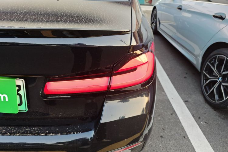 宝马5系新能源 2022款 535Le M运动套装车身外观9