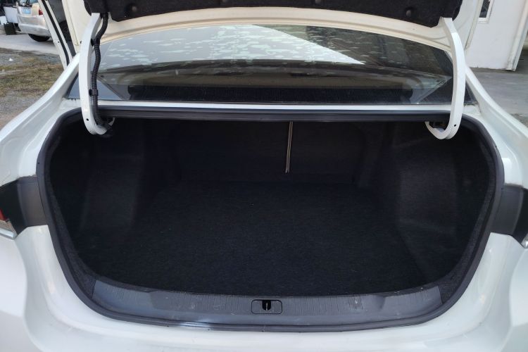 别克 英朗 2019款 15T 双离合互联精英型 国VI机舱底盘23