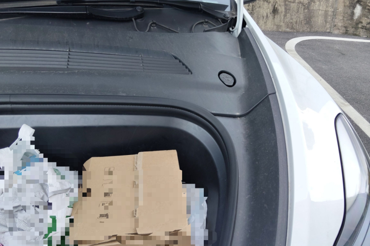 特斯拉 Model Y 2023款 后轮驱动版局部细节9007