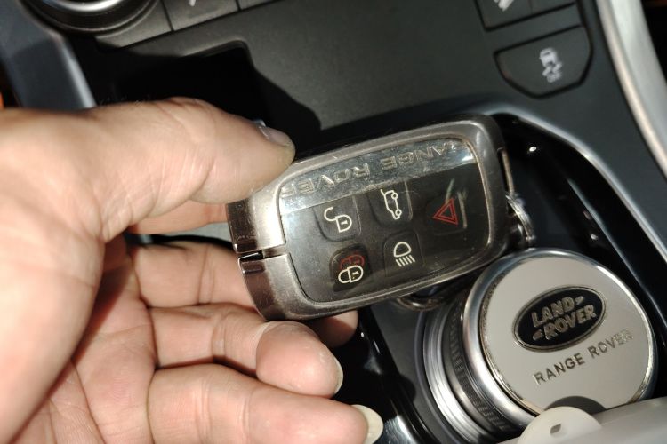 路虎 揽胜极光 2017款 2.0T 英伦锋尚版中控内饰11