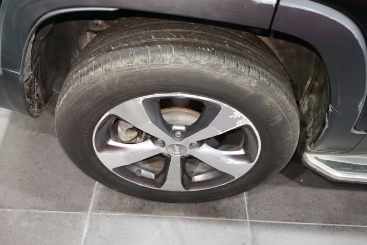 Jeep 自由光 2019款 2.0T 四驱探享版+自动驾驶智慧包 国V车身外观6008