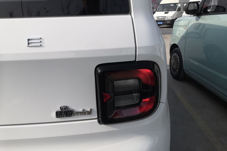吉利银河 2024款 熊猫mini 200km 耐力熊车身外观9
