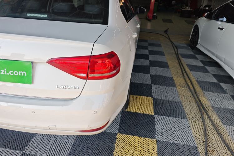 大众 朗逸 2017款 1.6L 自动舒适版车身外观9