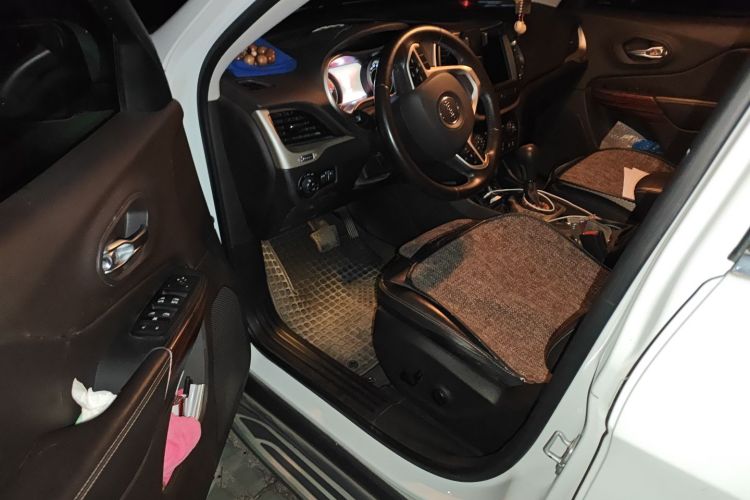 Jeep 自由光 2016款 2.0L 优越版中控内饰7003