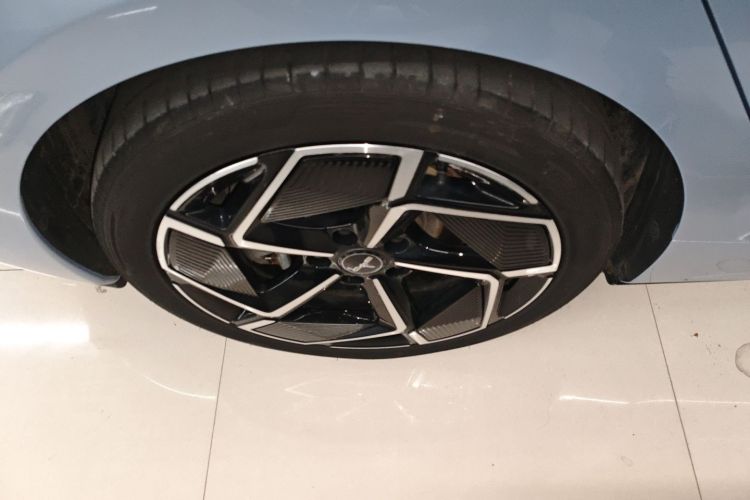 比亚迪 海豹 2022款 650km 四驱性能版车身外观6008