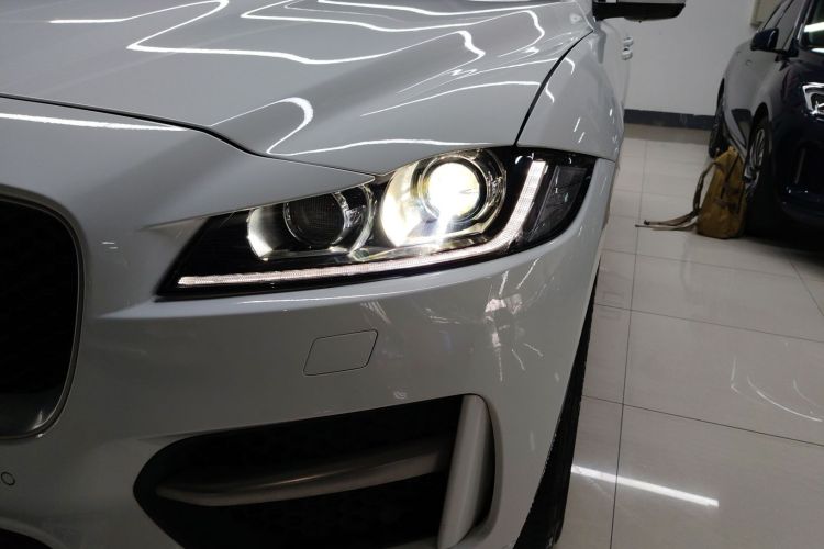 捷豹F-PACE 2016款 3.0 SC 四驱R-Sport运动版局部细节36